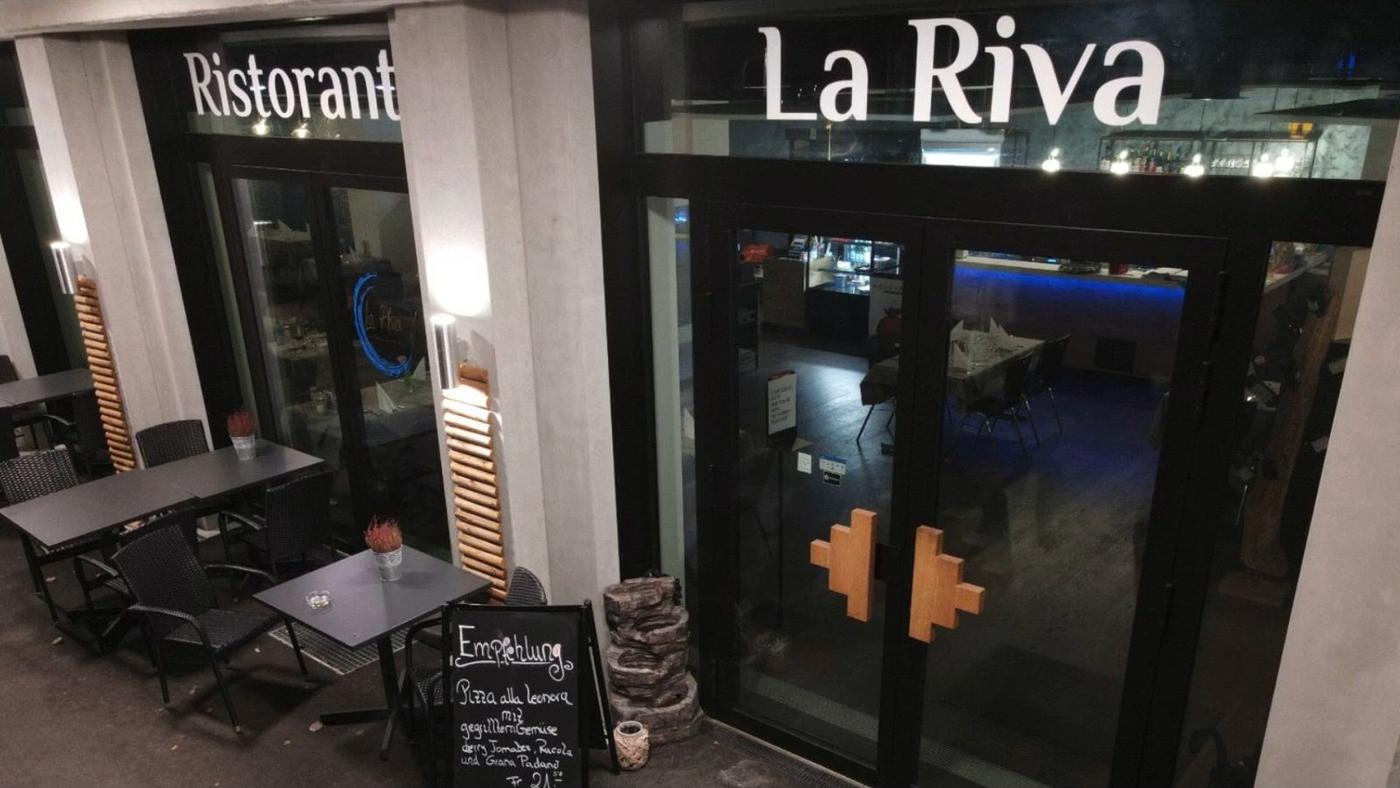 Das Ristorante La Riva an der Hamelstrasse in Arbon bei Nacht